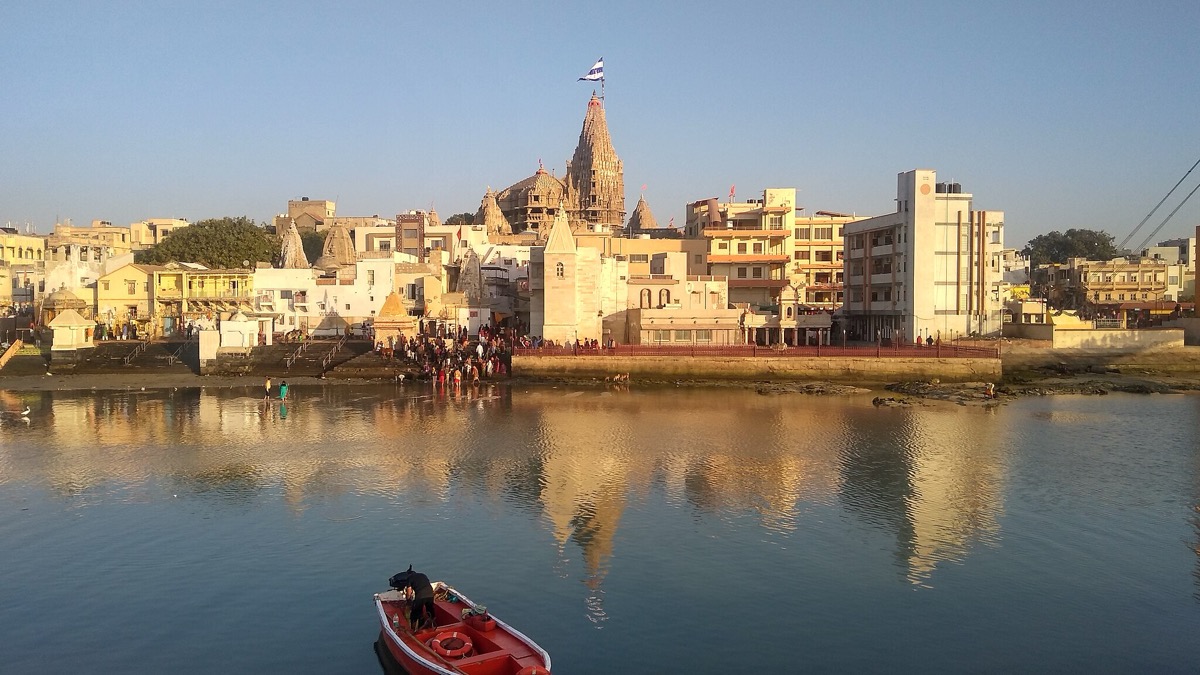 Dwarkadhish Temple Area by the Numbers
