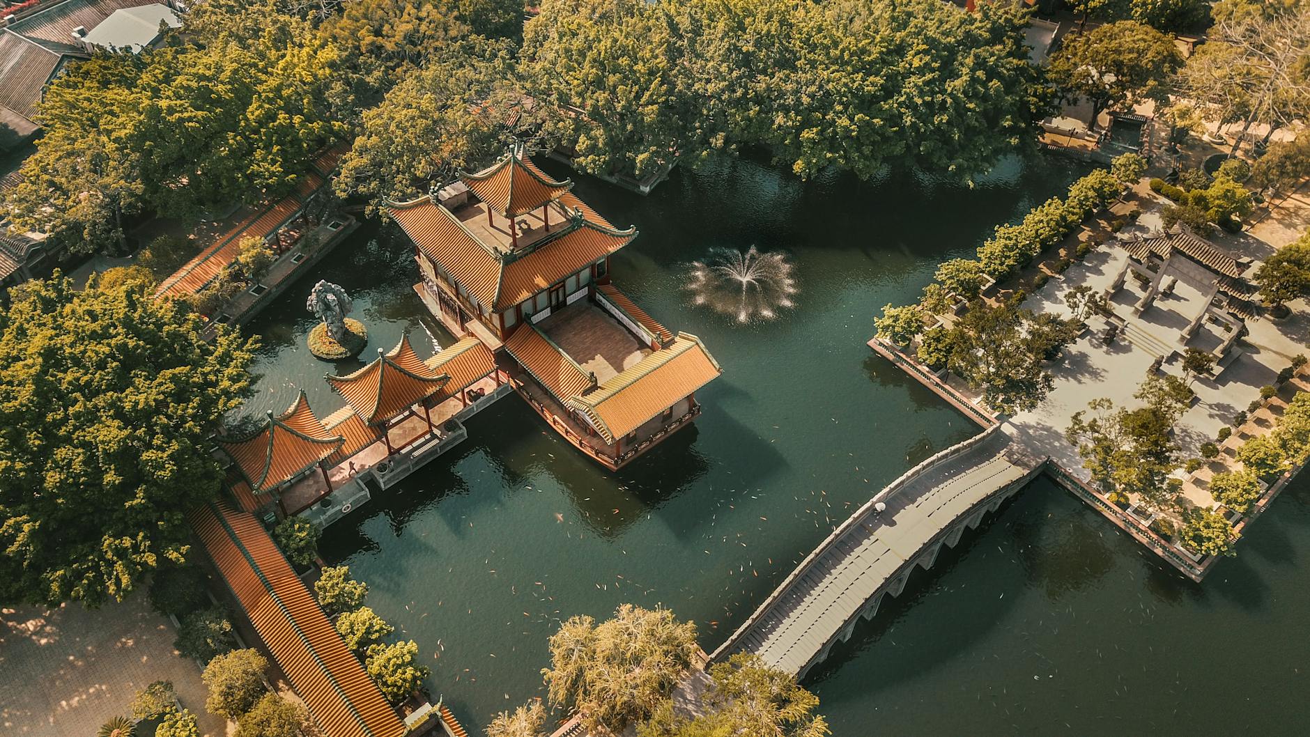 Chen Clan Academy roof sculptures